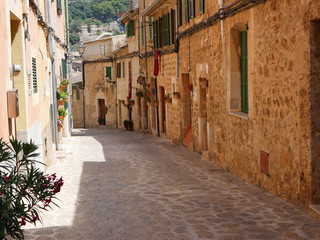 Fototapeta na wymiar Beautiful street in Valldemossa on a sunny day.