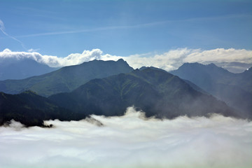 mgła w Tatrach, widok z Gęsiej Szyi