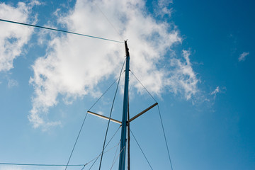 Fototapeta premium the mast of the ship against the blue sky