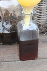 Ratafia catalana, licor tradicional elaborado segun receta antigua, con nueces verdes y más de 50...