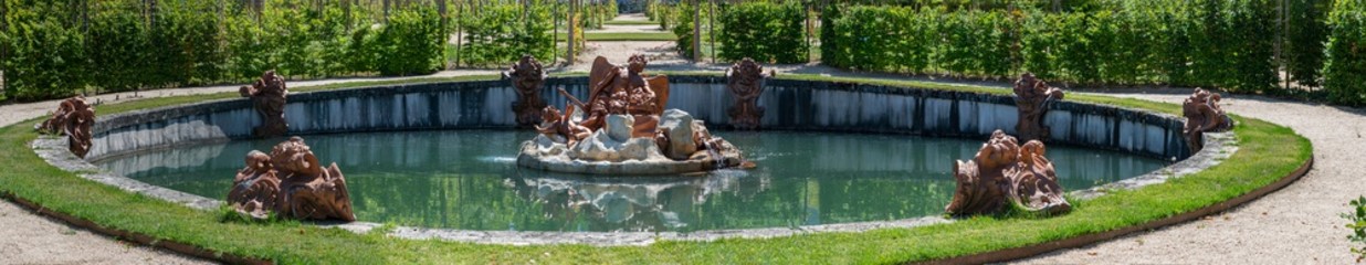 Fototapeta na wymiar Panorámica de la Fuente de los Vientos. Jardines del Palacio Real de La Granja de San Ildefonso (Segovia, España)