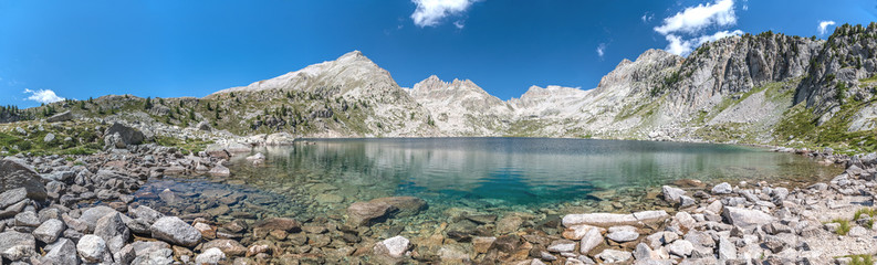 Lac Nègre dans le Parc du Mercantour dans les Alpes - Lake Nègre in the Mercantour Park in the Alps
