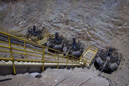 Instalaciones para la gran minería del cobre plantas de extracción de concentrado de cobre  Minera Maria Ines De Andacollo Coquimbo Chile Sudamerica