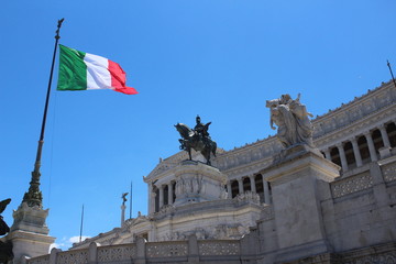 Fototapeta na wymiar Italian Flag and Building