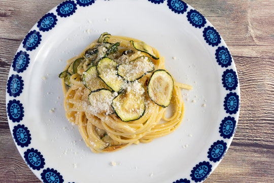Linguine alla Nerano, typical of Nerano, is a Campania (Italy) dish that will captivate you. Fried zucchini, spaghetti and a typical cheese: Provolone del Monaco!