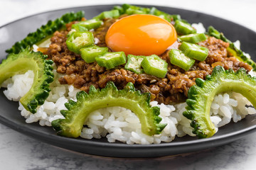 夏の味覚　ゴーヤカレー