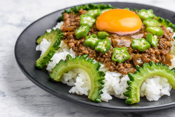 夏の味覚　ゴーヤカレー