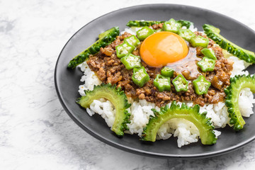 夏の味覚　ゴーヤカレー