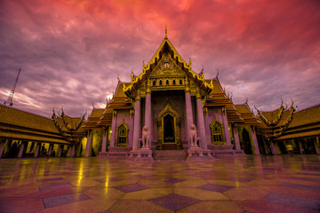 Background of important religious attractions (Wat Benchamabophit Dusitwanaram) Ratchaworawihan) in Bangkok, Thailand, is a beautiful church and is always popular with tourists from all over the world