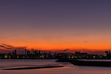 夕暮れと工場夜景