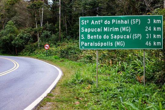 Placa sinalizando caminho para cidades do interior