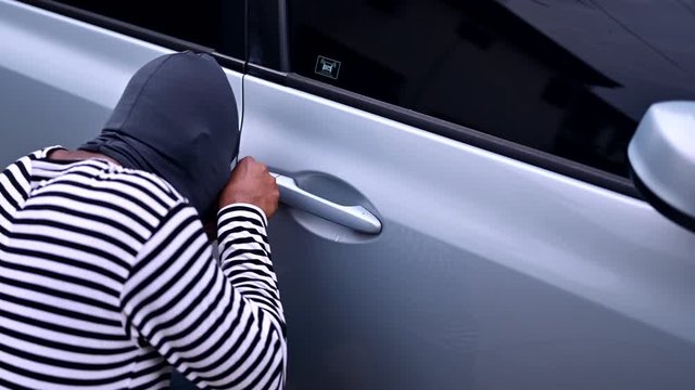 Thief tries to steal the car parked in front of the house.