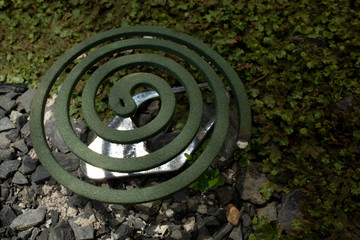 蚊取り線香 蚊 虫 煙 渦 線香 夏 風物詩 夜 夕方 外