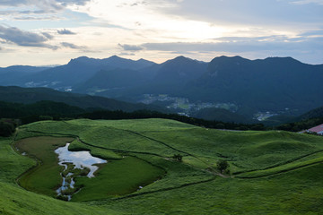 A bird's-eye view of the Soni plateau in the evening