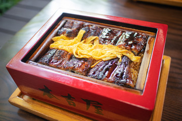 柳川名物・うなぎのせいろ蒸し