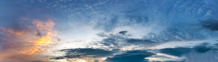 Obraz premium Twilight panorama sky background with colorful cloud in dusk. Panoramic image.