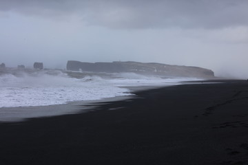 アイスランドのブラックサンドビーチ