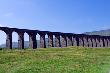 Fototapeta premium Wearnside crosses perfectly with the Ribblesdale viaduct, in August 2020
