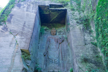 千葉県安房郡鋸南町の鋸山の崖に掘られた仏像