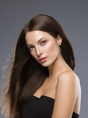 Naklejka premium Long Hair Brunette Woman Natural Fashion Make Up