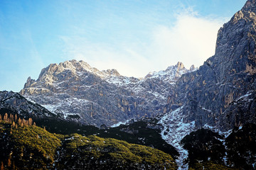 Fototapeta premium Italian Alps landscape, beautiful winter view of the Dolomiti di Sesto (the Dolomites of Sesto) in a sunny day from Val Fiscalina (Fiscalina valley)