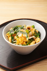 ニラ玉丼