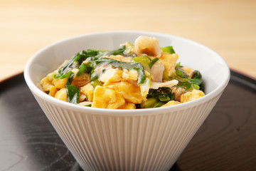 ニラ玉丼