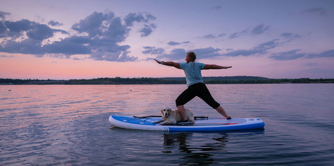 Yoga auf dem Board