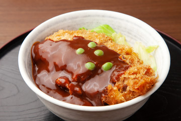 デミカツ丼