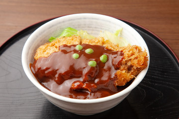 デミカツ丼