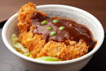 デミカツ丼