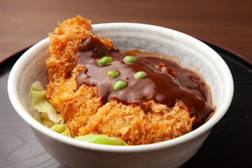 デミカツ丼