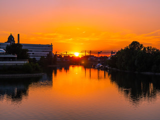 Fototapeta premium Sunset in Düsseldorf harbor
