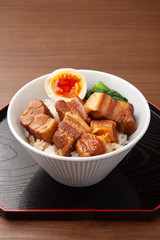 豚肉の角煮丼