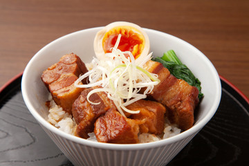 豚肉の角煮丼