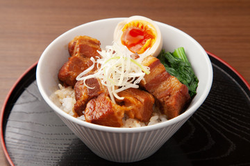 豚肉の角煮丼