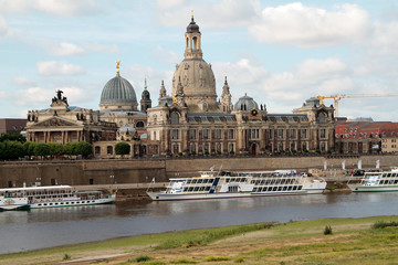 Fototapeta na wymiar Elbe, Schiff, Raddampfer, Weiße Flotte, Dresden, Sachsen, Deutschland, Europa