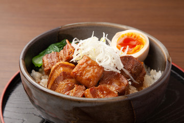 豚の角煮丼