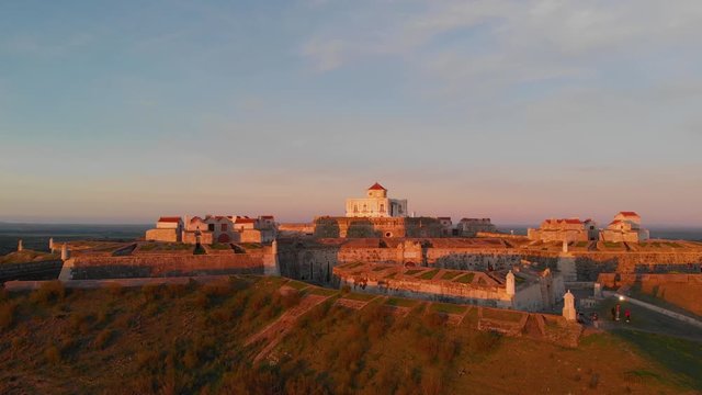 Pulling back from the fort of Nossa Senhora da Gra&ccedil;a