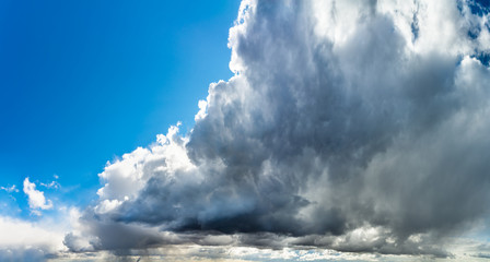 Obraz premium Fantastic clouds against blue sky, panorama
