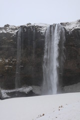 アイスランド南部のスコゥガフォス (Skógafoss )の滝