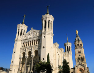 Perspectives de la basilique Notre Dame de Fourvière, à Lyon.