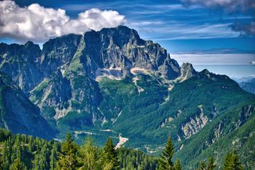 Gruppo montuoso del Mangart, tra il passo del Predil e la sella di Racchia (Rateče), catena Mangart-Gial, alta montagna del Friuli Venezia Giulia