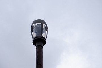 Farola de metal contemporánea