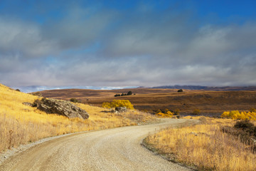 Obraz premium Road in autumn mountains