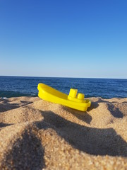 Fototapeta na wymiar beach toys on the beach