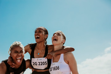 Group of female runners enjoying victory - obrazy, fototapety, plakaty