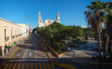 View to the cathedral of Merida over the main square park 'Plaza Grande' in Merida, Yucatan, Mexico - obrazy, fototapety, plakaty