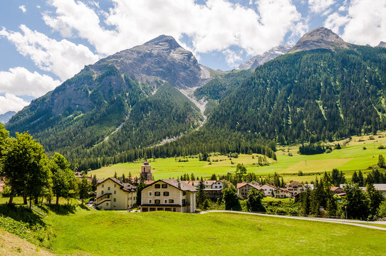 Berg&uuml;n, Dorf, Albula, Albulapass, Graub&uuml;nden, Alpen, Wanderweg, Wanderferien, Sommer, Schweiz
