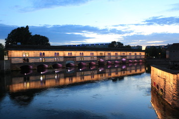 Coucher de soleil près du barrage Vauban à Strasbourg